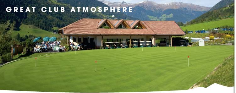 Golfplatz mit Golfhaus Passeier