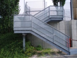Aussentreppe mit Lochb...