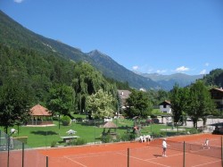 Hauseigener Tennisplat...
